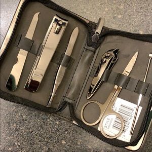 CALVIN KLEIN - Grooming set with case